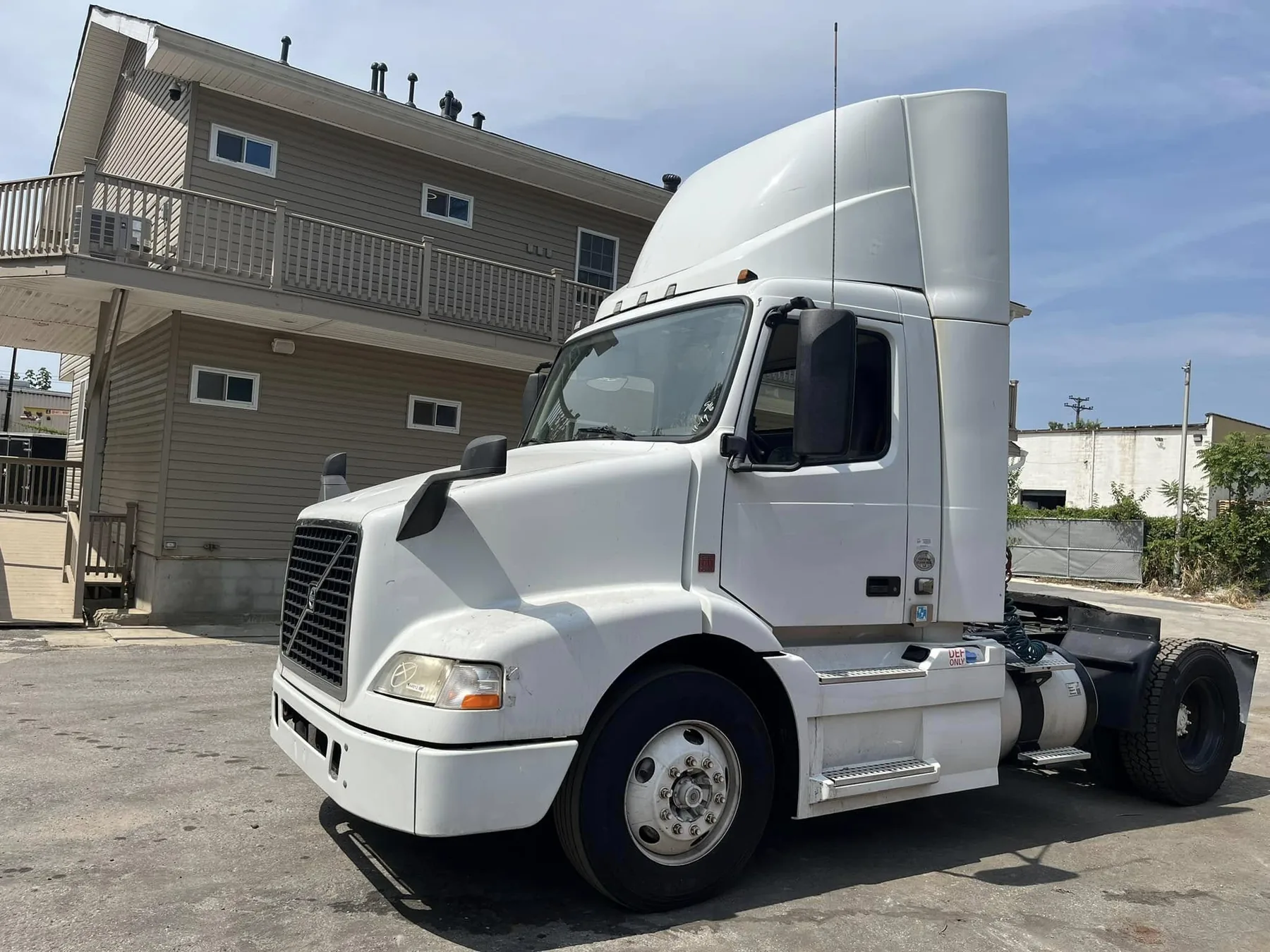 White commercial truck used by Statewide Recovery Service